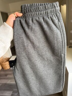 Aritzia Heather Gray Elastic-Waist Sweatpants